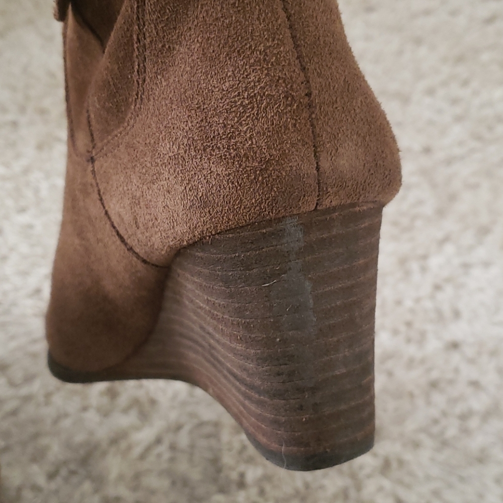 🍁Lucky Brad suede wedge booties 🍁 - Picture 8 of 10